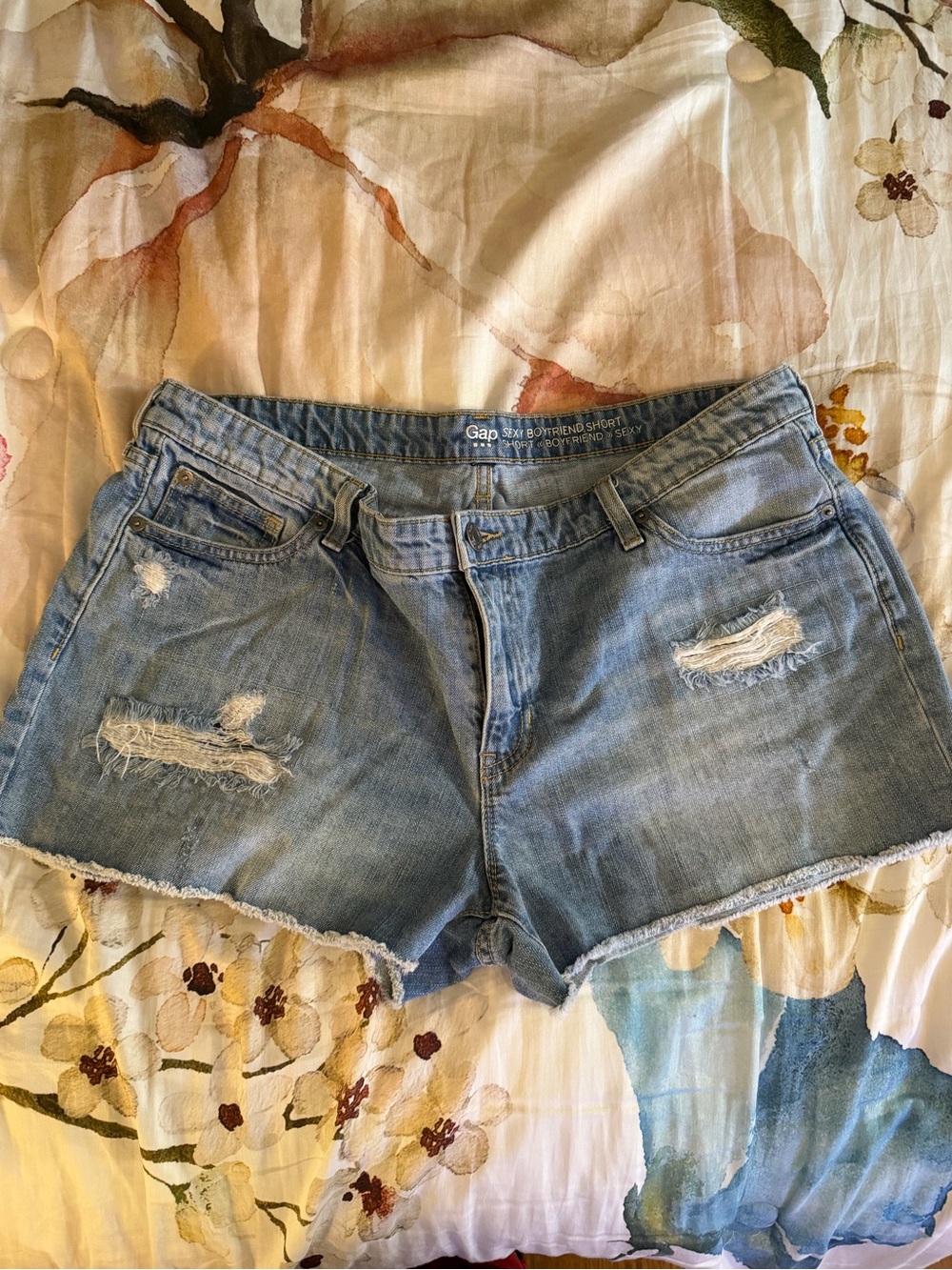 GAP Sexy Boyfriend Light Wash Distressed Denim Jean Shorts